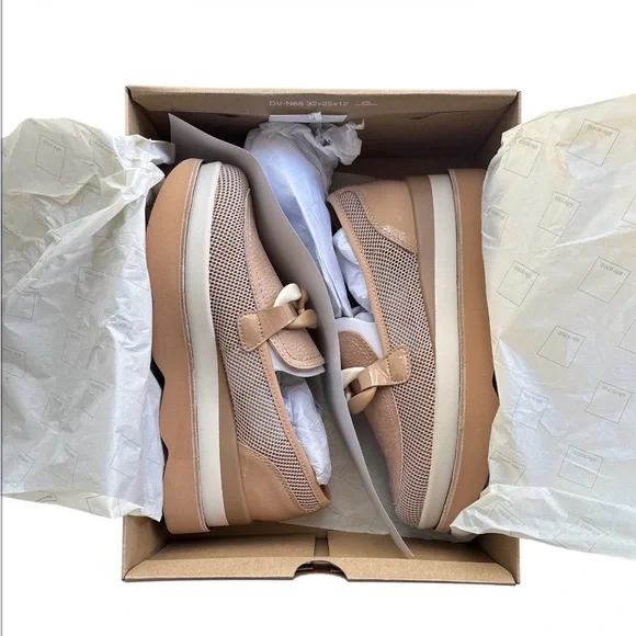 NWT Dolce Vita Women’s Jaksen Platform Loafers In Almond Size 7.5 - Picture 6 of 7